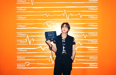 weverse_media_2eea13215c2f4d529105c33fdb78db0a071.jpg