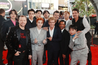 2021-american-music-awards-arrivals-17.jpg