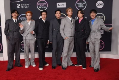 2021-american-music-awards-arrivals-3.jpg